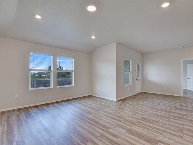 Building Photo - NEW LUXURY VINYL FLOORING IN ALL ROOMS - 3...