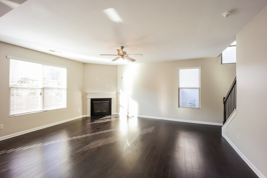Building Photo - 5259 Cantbury Way