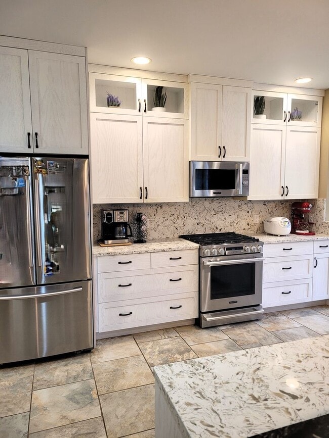 Building Photo - Beautiful Home in Desirable Geneva Neighborhood - 2700 sqft