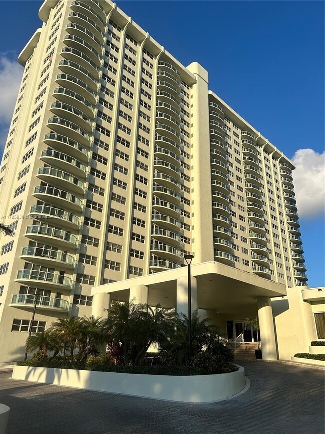 Building Photo - 3410 Galt Ocean Dr