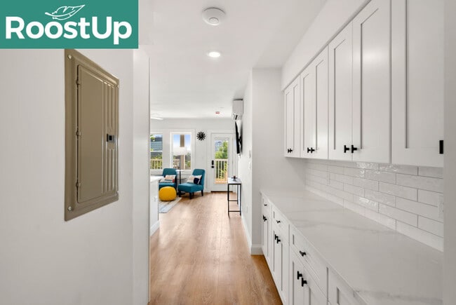 Building Photo - RoostUp Furnished Private Bedroom with Private Ensuite Bath in East Somerville!