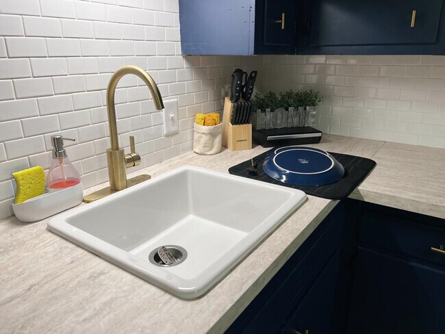 Building Photo - 508 Elm St