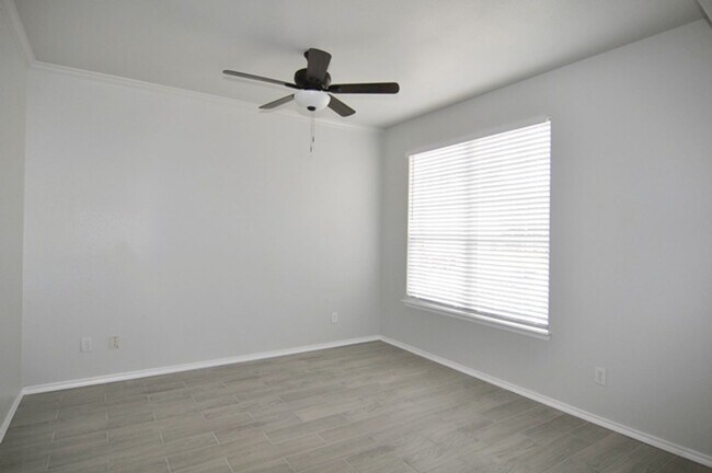 Building Photo - 9020 Brook Hill Ln