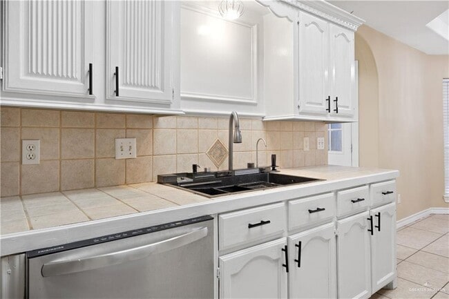 Building Photo - 38 Kiwi Ave