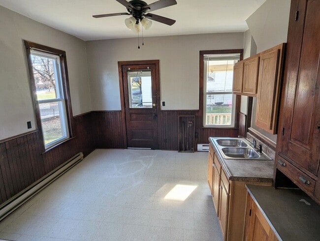 Building Photo - 24 W Water St