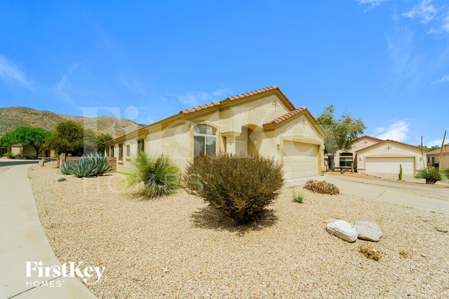 Building Photo - 5240 N Spring Pointe Pl