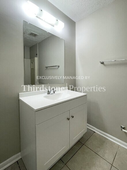 Building Photo - 8124 San Jose Manor Dr E