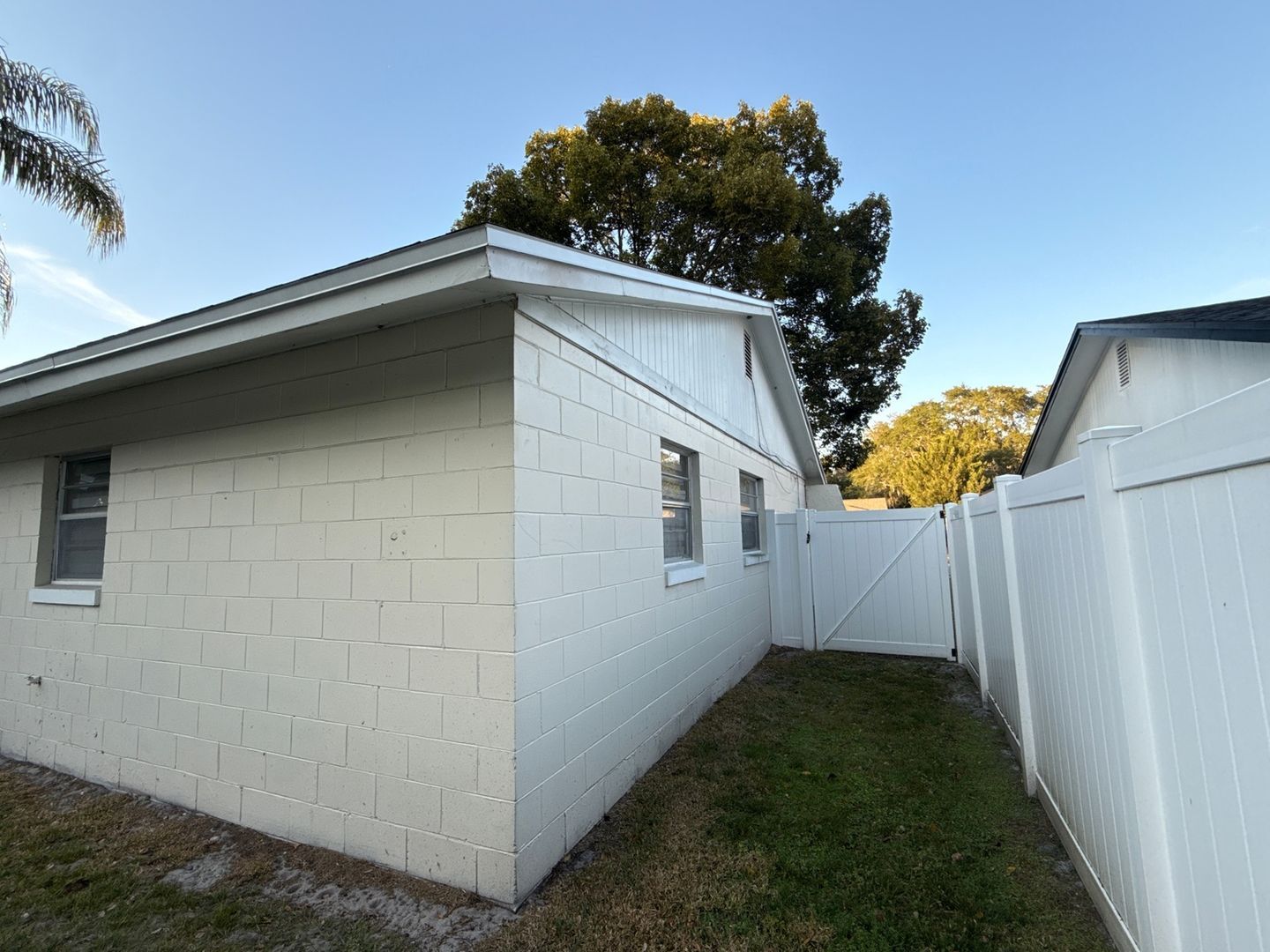 Building Photo - 119 N Alderwood St