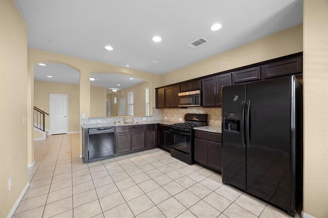 Building Photo - 2880 Donnell Dr