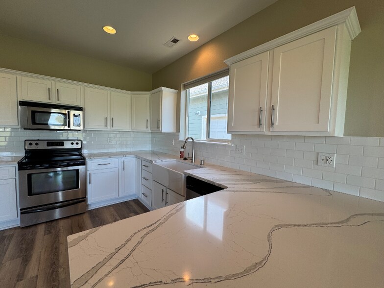 Building Photo - 7808 S Parway Ln