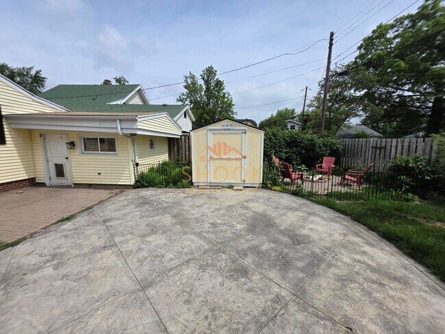 Building Photo - UNIQUE AND COZY 3 BR + BONUS ROOM HOME