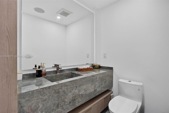 Building Photo - 645 NE 53rd St