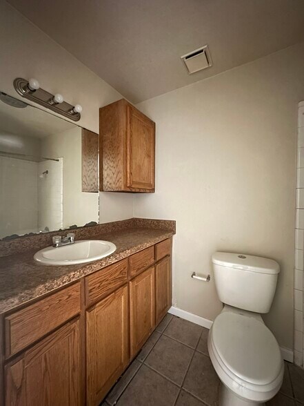 Building Photo - 607 N 20th St