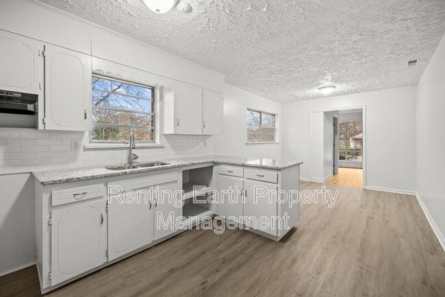 Building Photo - 2005 Snavely Ave SW