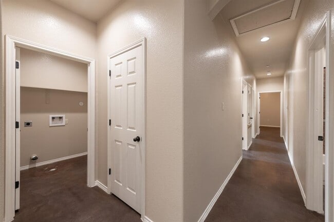 Building Photo - 455 Jack Rabbit Ln