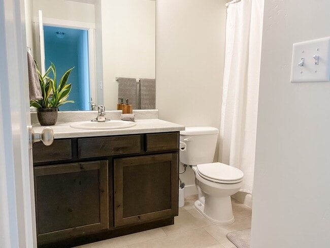 Building Photo - 1046 360 S