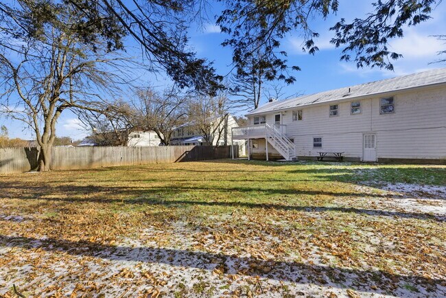 Building Photo - 8 Cherryfield Dr