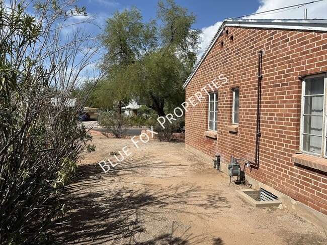 Building Photo - 1448 E Waverly St