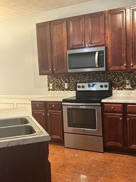 Building Photo - 2555 Flat Shoals Rd