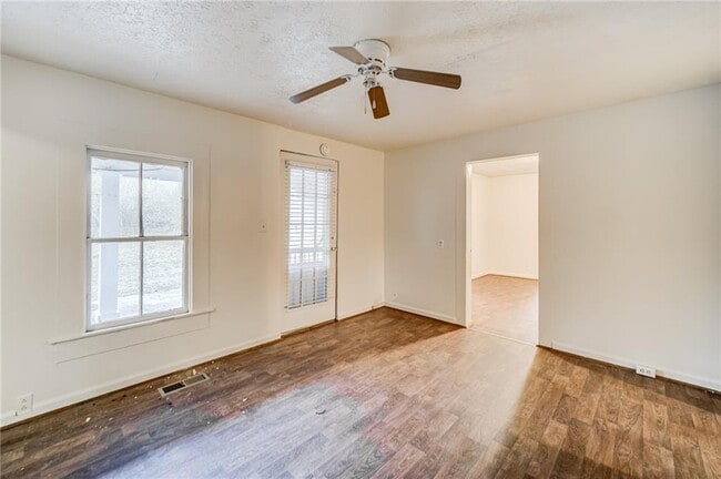 Building Photo - 1290 Reavis Mountain Rd