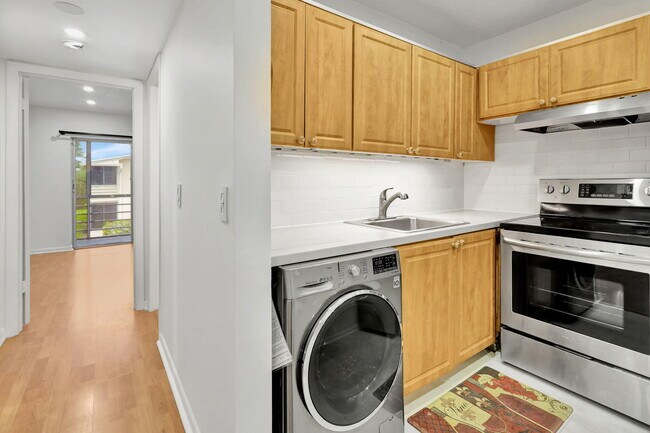 Building Photo - 181 Canterbury H