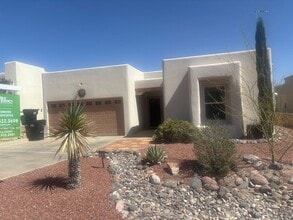Building Photo - Beautiful Home Available Now!!