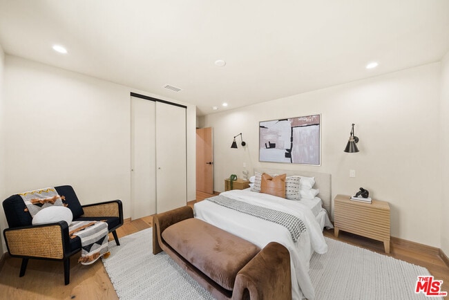 Building Photo - 14742 Weddington St