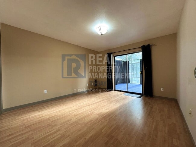 Building Photo - Charming 2 Bedroom Home with Large Yard & Garage!