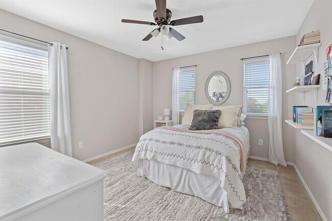 Building Photo - 476 Sheepshank Dr