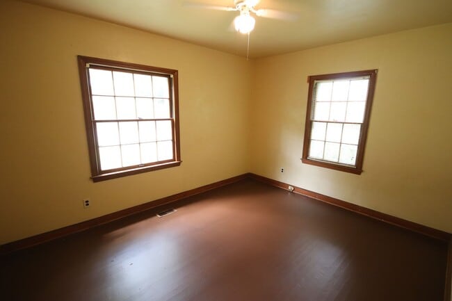 Building Photo - Historic Home For Rent! 2 Bedroom 1 Bathroom!