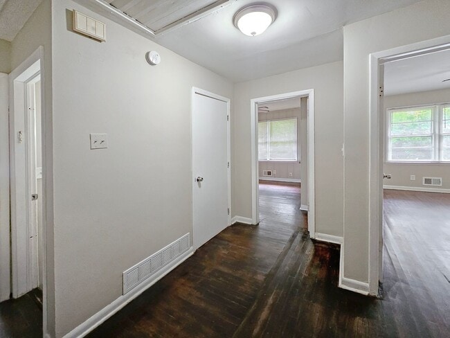 Building Photo - 4-Bedroom Ranch in the Heart of Atlanta – ...