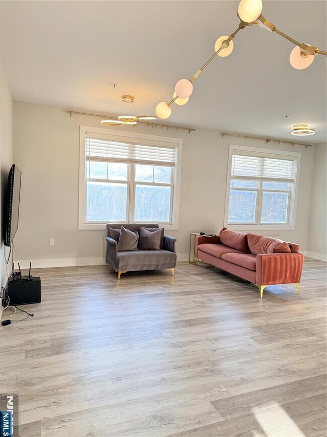 Building Photo - 237 Lincoln Ave