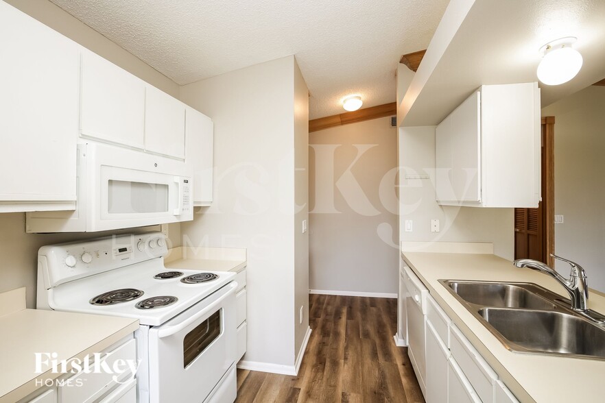 Building Photo - 17424 Kentucky Rd