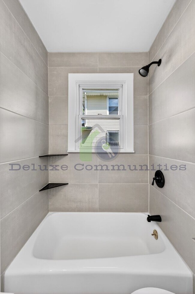 Building Photo - 851 Worden St SE