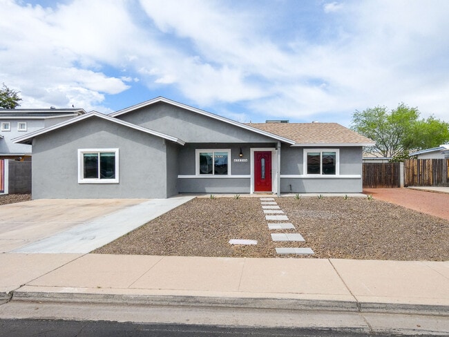 Primary Photo - 2834 E Coralbell Ave