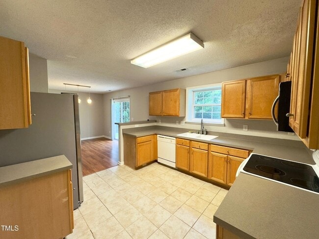 Building Photo - 324 Downing Glen Dr