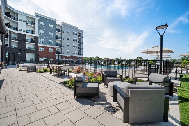 Building Photo - 999 W Fort Lee Rd