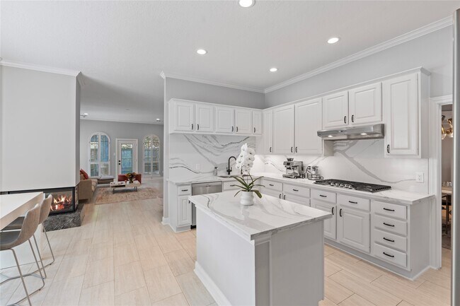 Building Photo - 14215 Scarborough Fair St