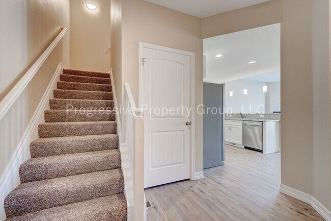 Building Photo - Live in Style! 3-Bed Northgate Villa w/ Vi...