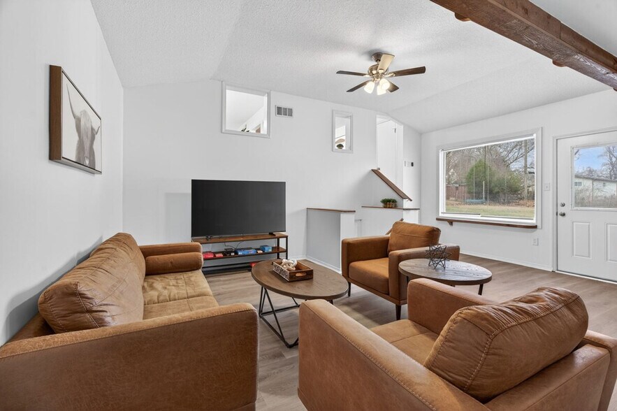 Building Photo - 453 Chamberlin Dr