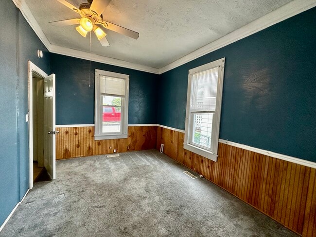 Building Photo - 416 Barnes St