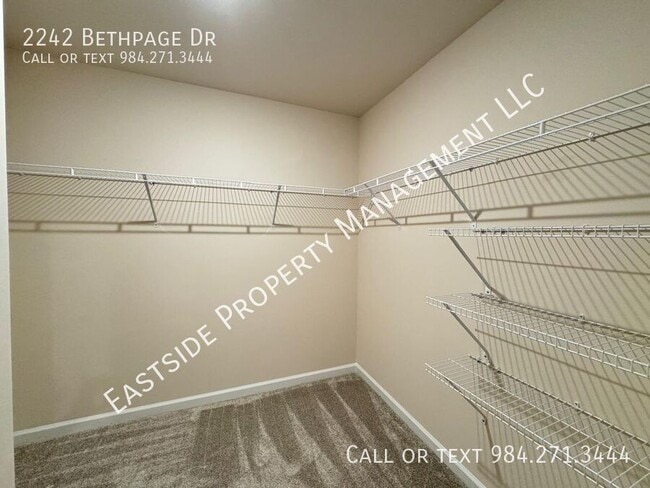 Building Photo - 2242 Bethpage Dr