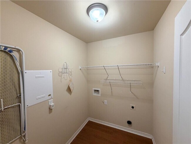 Building Photo - 9646 Estate Dr