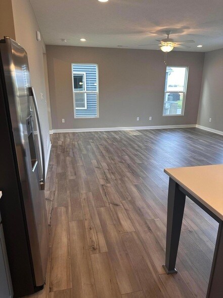 Building Photo - 2027 Aerotrain Ct N