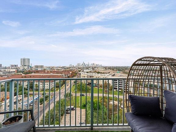 Building Photo - 5925 Almeda Rd