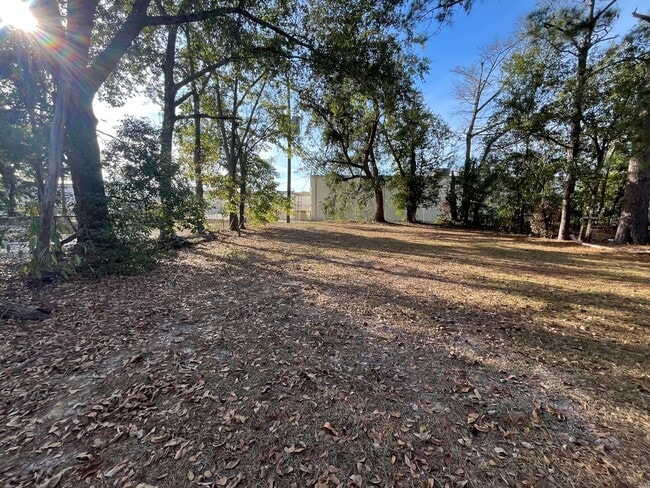 Building Photo - 2108 Robin St