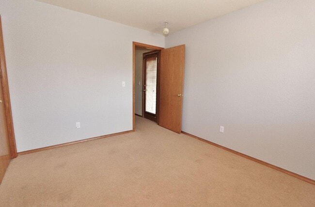 Building Photo - Single-Level Townhome Nestled in SE Boise