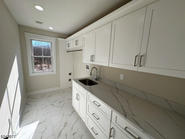 Building Photo - 128 Mountain Ave