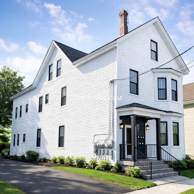 Building Photo - 139 Oak St