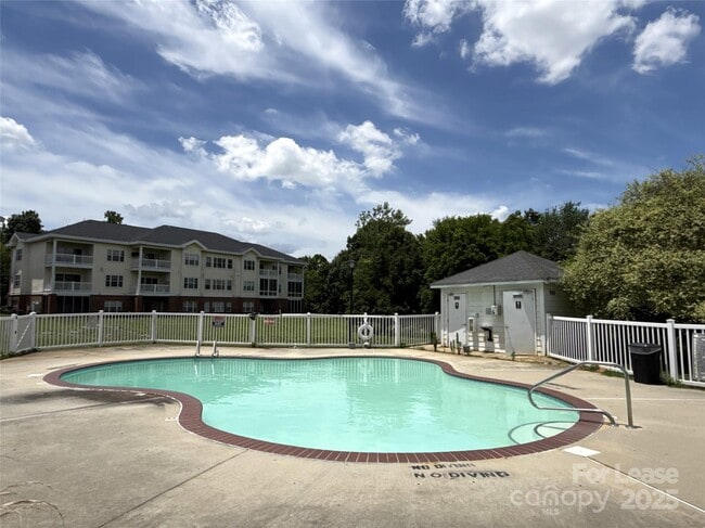 Building Photo - 9113 Meadow Vista Rd